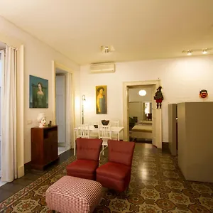  Appartamento Tre Vie Con Terrazzo Giardino Pensile Italia